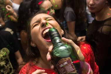 Rùng mình trước những cấp độ tán phá lá gan của bia rượu