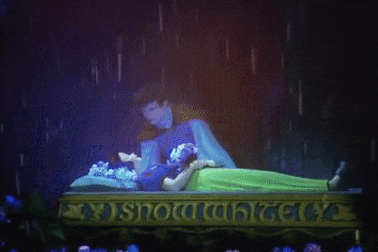 Những nụ hôn trong truyện cổ tích khiến phụ huynh lo lắng