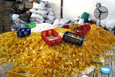 Thu giữ 2 tấn thạch rau câu không đạt tiêu chuẩn vệ sinh