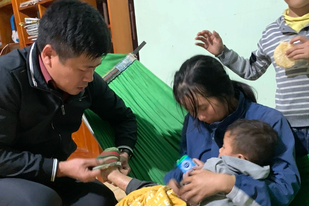 Bé 2 tuổi mất tích bí ẩn rồi bất ngờ trở về: Lấy mẫu xét nghiệm - 1 Bé 2 tuổi mất tích bí ẩn rồi bất ngờ trở về: Lấy mẫu xét nghiệm - 1