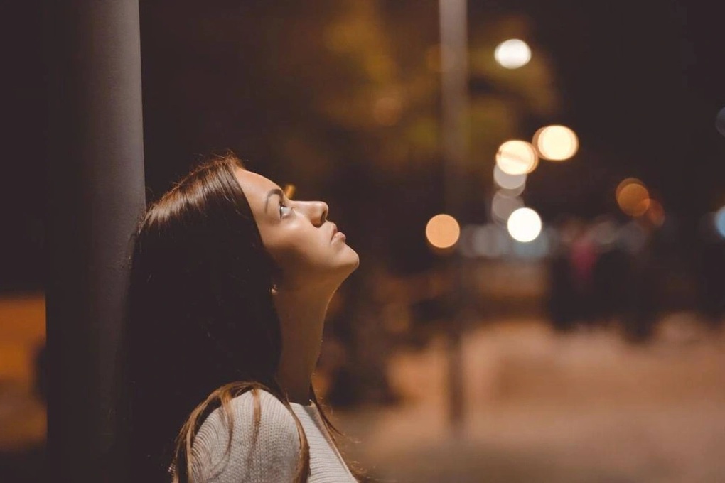 Tấm hình chụp lén khiến cô ca sĩ phòng trà gục khóc - 1 Tấm hình chụp lén khiến cô ca sĩ phòng trà gục khóc - 1