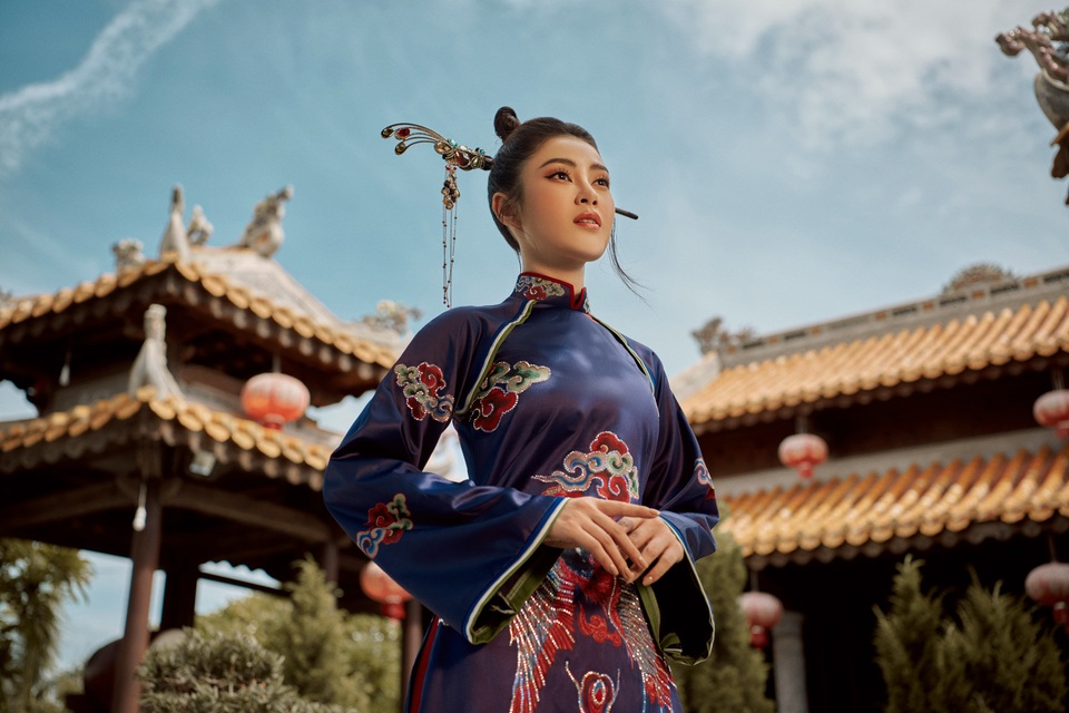 Người đẹp Lý Kim Thảo thướt tha trong tà áo dài - 2 Người đẹp Lý Kim Thảo thướt tha trong tà áo dài - 2