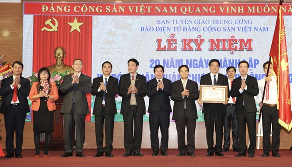 Báo điện tử Đảng Cộng sản Việt Nam đón nhận Huân chương Lao động hạng Nhì - 1 Báo điện tử Đảng Cộng sản Việt Nam đón nhận Huân chương Lao động hạng Nhì - 1