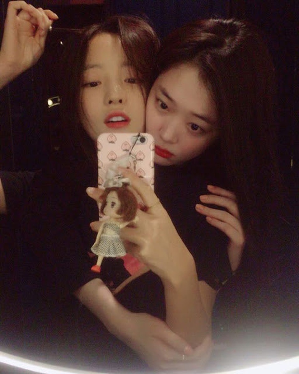 Xót xa xem lại loạt ảnh của hai thiên thần Sulli và Goo Hara lúc sinh thời - 4 Xót xa xem lại loạt ảnh của hai thiên thần Sulli và Goo Hara lúc sinh thời - 4