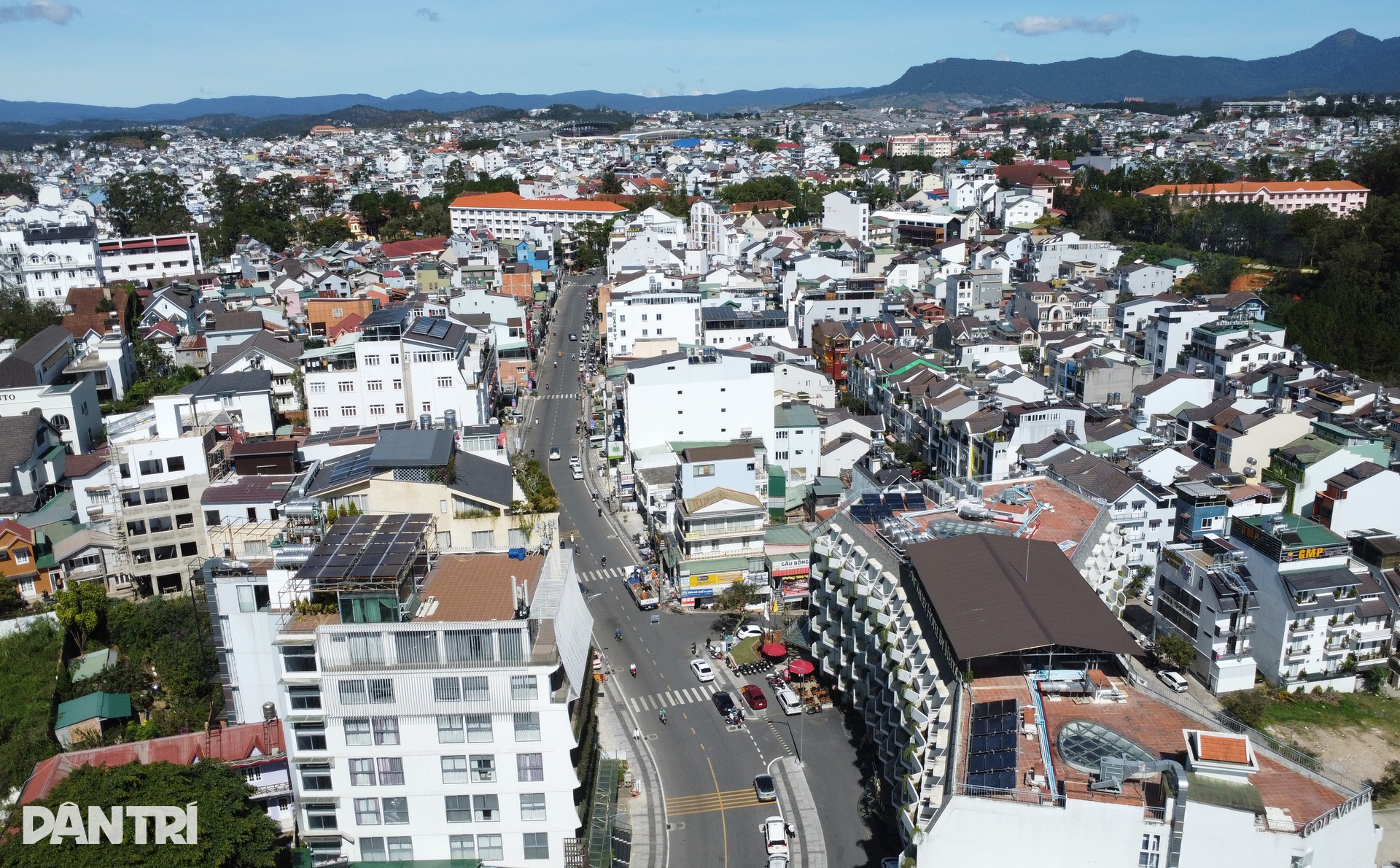 Nhổ loạt trụ điện bị bỏ quên ở tuyến đường đẹp bậc nhất trung tâm Đà Lạt - 12 Nhổ loạt trụ điện bị bỏ quên ở tuyến đường đẹp bậc nhất trung tâm Đà Lạt - 12