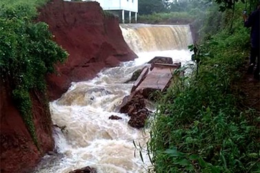 Vỡ đê bao hồ Gia Hoét: Ám ảnh dòng nước xối xả tràn về