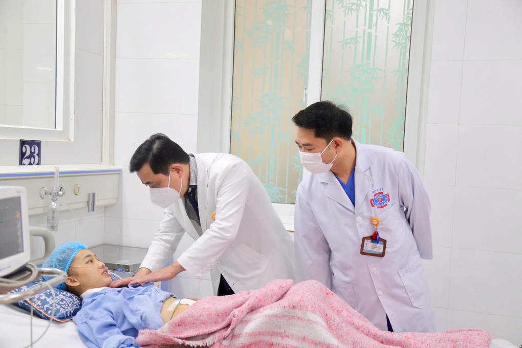 Người mẹ ung thư rơi nước mắt, lần đầu gặp núm ruột sau 21 ngày xa cách - 1 Người mẹ ung thư rơi nước mắt, lần đầu gặp núm ruột sau 21 ngày xa cách - 1