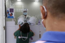 Thái Lan "nín thở" vì cụm dịch siêu lây nhiễm Omicron