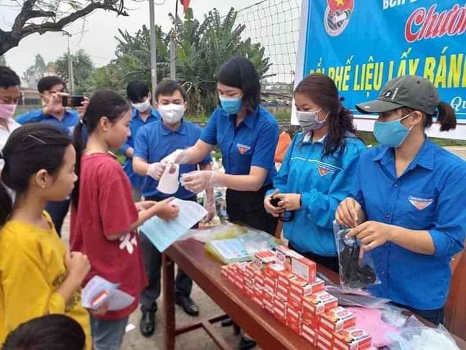 Tuổi trẻ Nghệ An đồng diễn ấn tượng màn “đánh giặc corona” - 7 Tuổi trẻ Nghệ An đồng diễn ấn tượng màn “đánh giặc corona” - 7