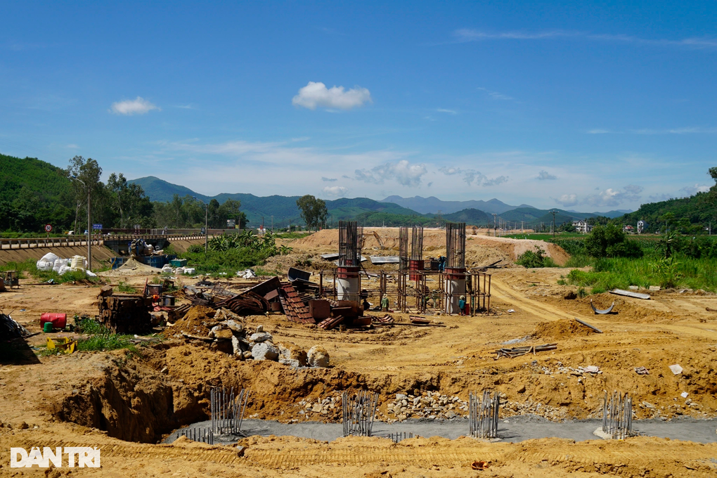 Cao tốc Bắc - Nam đoạn qua Bình Định vướng giải phóng mặt bằng - 4 Cao tốc Bắc - Nam đoạn qua Bình Định vướng giải phóng mặt bằng - 4