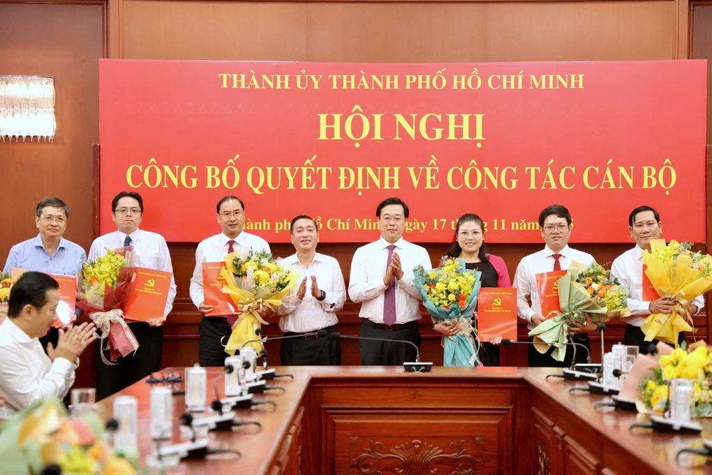 TPHCM thay đổi nhân sự 9 vị trí tại sở, ngành, địa phương - 1 TPHCM thay đổi nhân sự 9 vị trí tại sở, ngành, địa phương - 1
