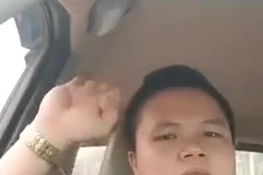 Rộ  “mốt” vừa lái xe vừa livestream của tài xế Việt