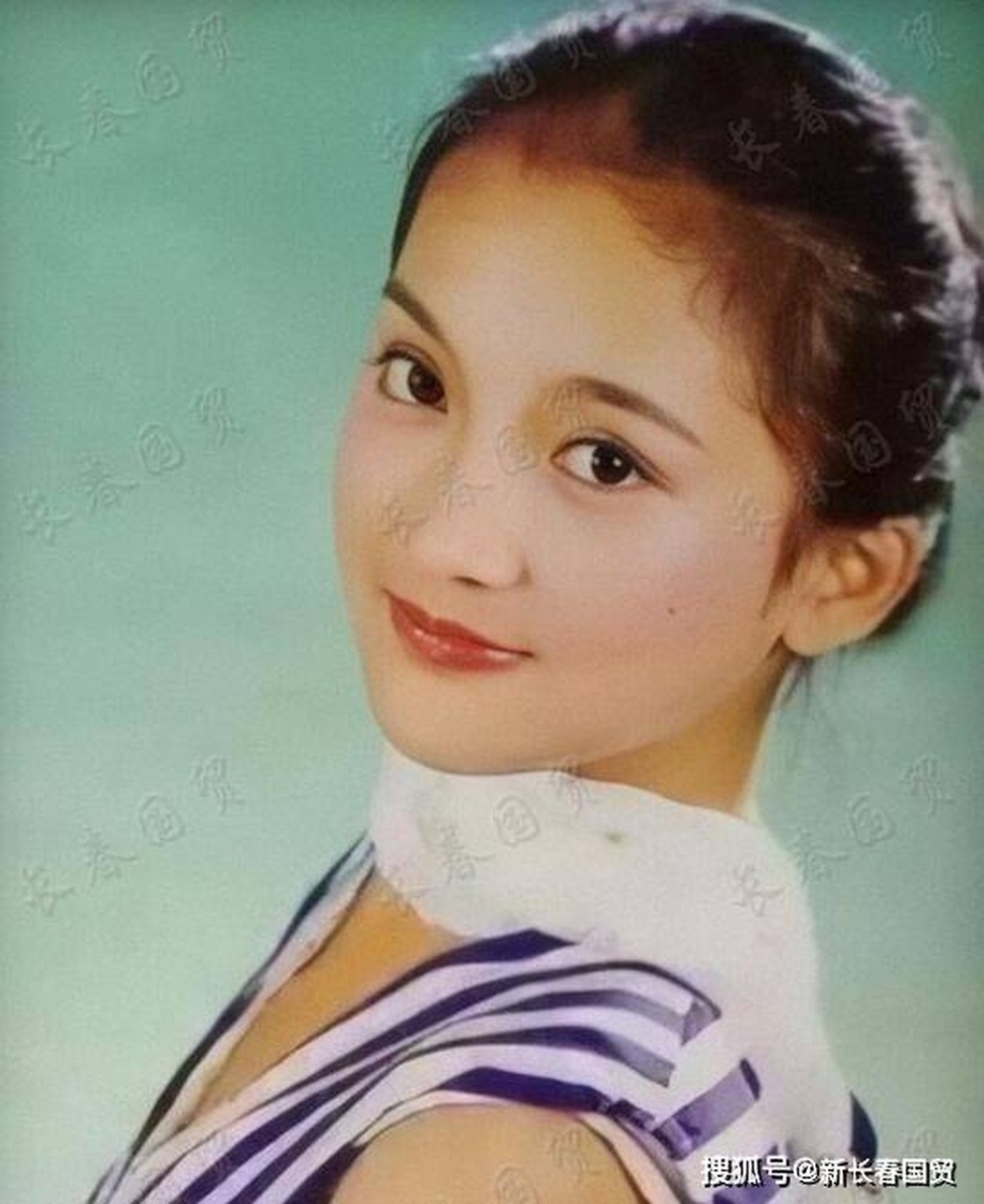 Vẻ đẹp gây choáng ngợp của Châu Tấn ở tuổi đôi mươi - 7