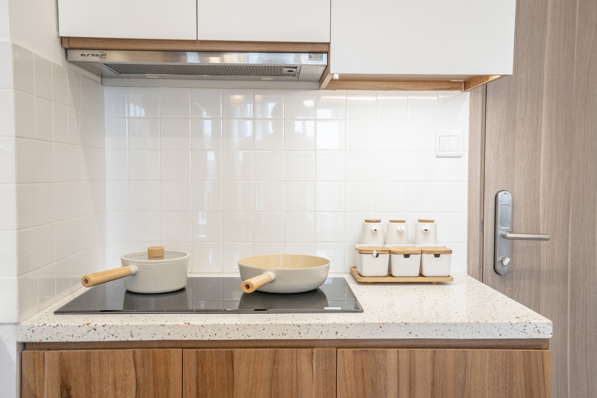 Ngắm căn hộ 54 m2 của cô nàng độc thân: Rộng bất ngờ nhờ mẹo làm nội thất - 11 Ngắm căn hộ 54 m2 của cô nàng độc thân: Rộng bất ngờ nhờ mẹo làm nội thất - 11