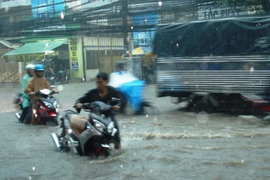 Mưa kéo dài gây ngập úng nặng