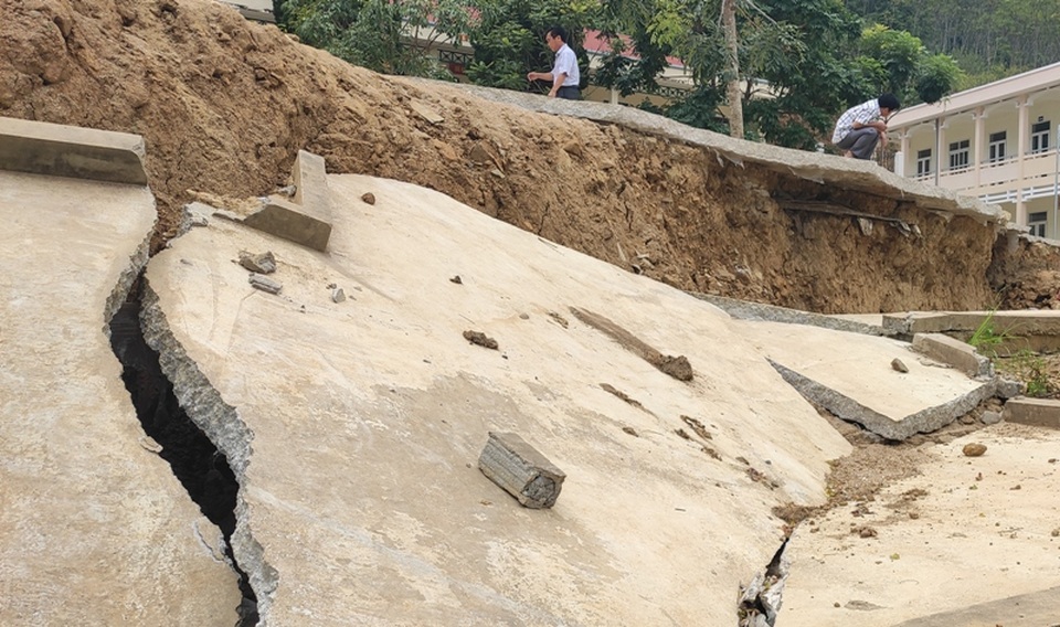 Thanh Hóa: Trường học đóng cửa, học sinh phải đi học nhờ - 2 Thanh Hóa: Trường học đóng cửa, học sinh phải đi học nhờ - 2