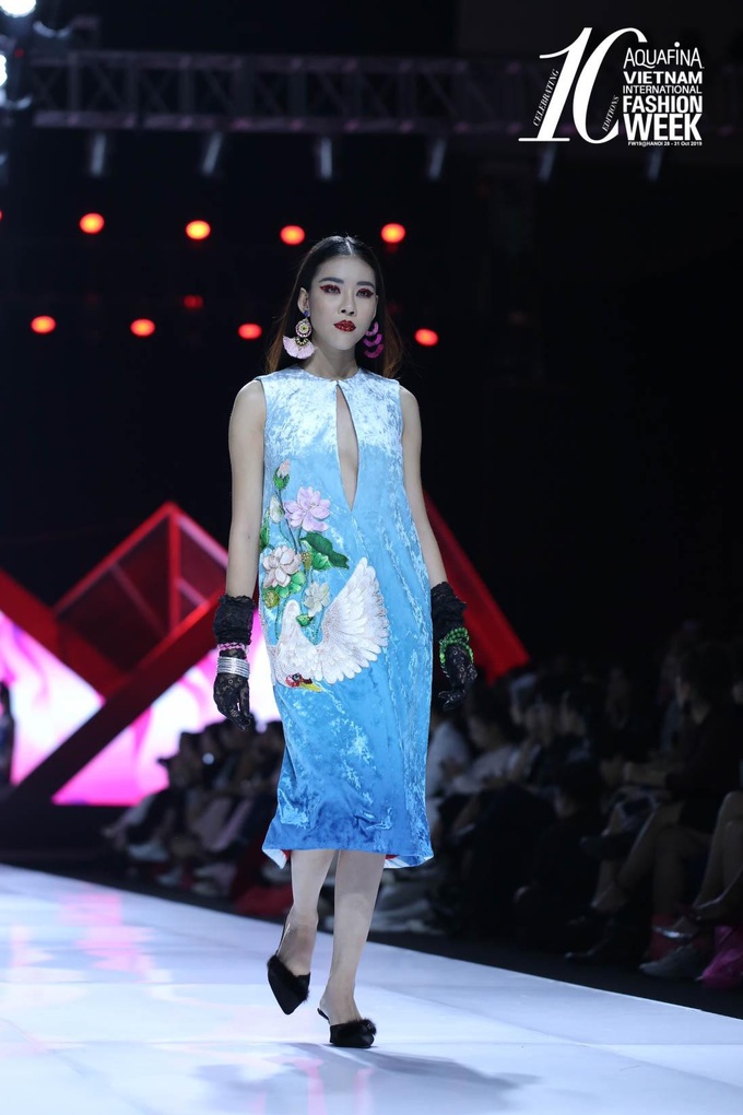 Hoa hậu Đỗ Mỹ Linh hóa “Mỵ Châu” kiều diễm trên sàn diễn catwalk - Ảnh 6.