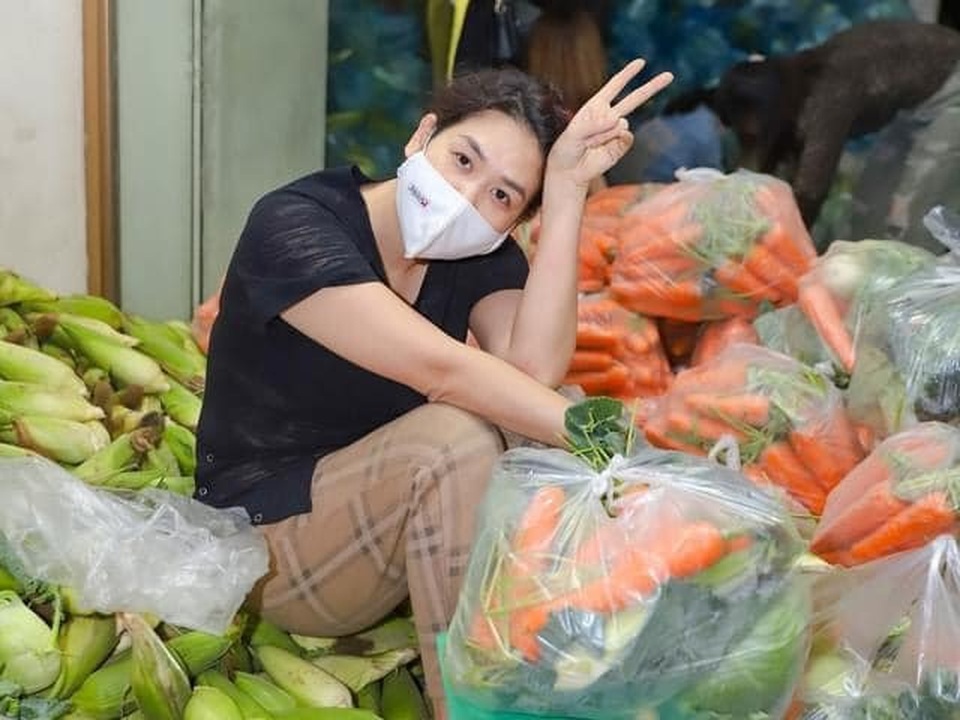 Nguyệt thảo mai Hà Hương trắng đêm giúp bà con Hải Dương 40 tấn nông sản - 4 Nguyệt thảo mai Hà Hương trắng đêm giúp bà con Hải Dương 40 tấn nông sản - 4