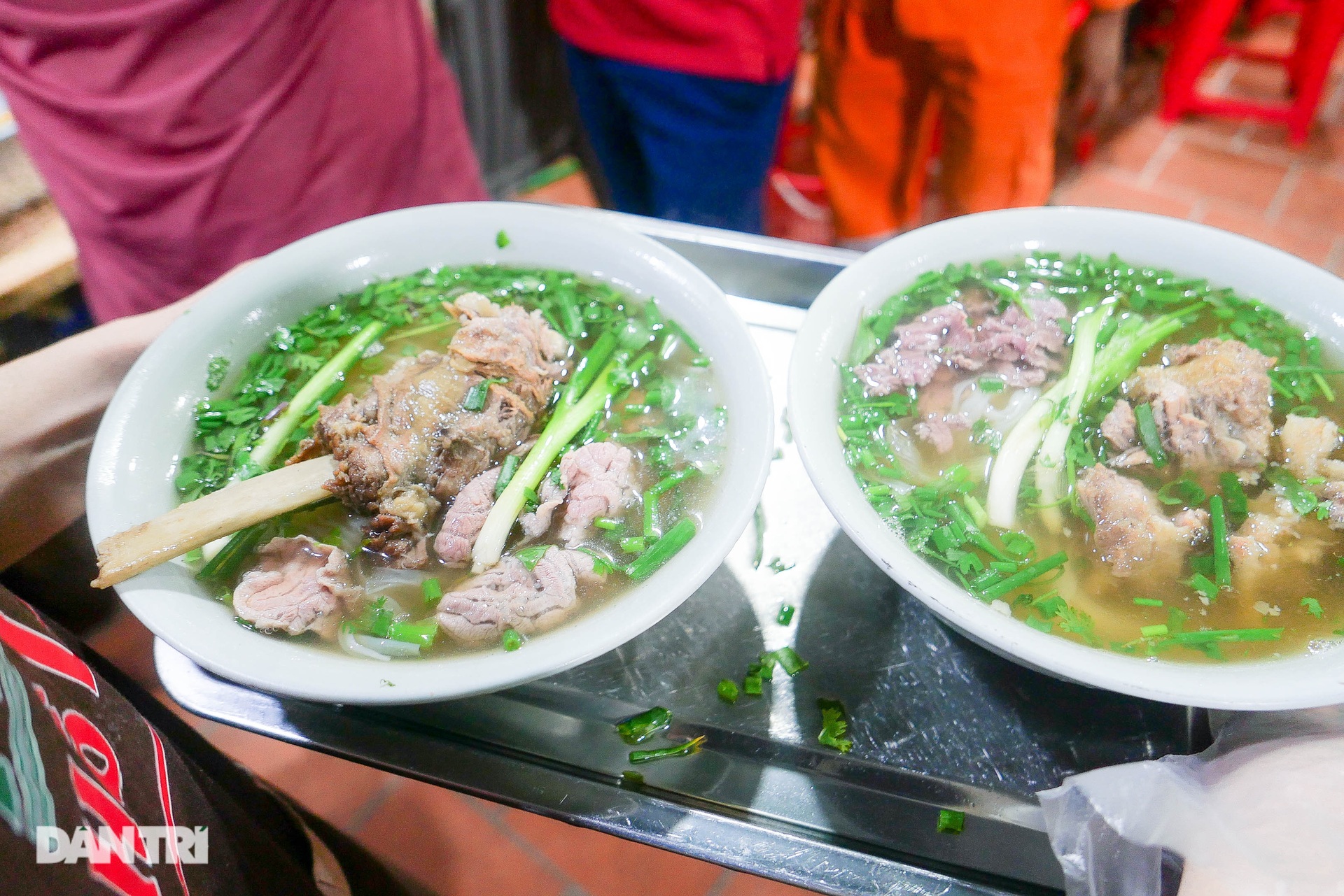 Con gái hồi sinh quán phở Hà Nội của cha, khách xếp hàng như thời bao cấp - 7 Con gái hồi sinh quán phở Hà Nội của cha, khách xếp hàng như thời bao cấp - 7