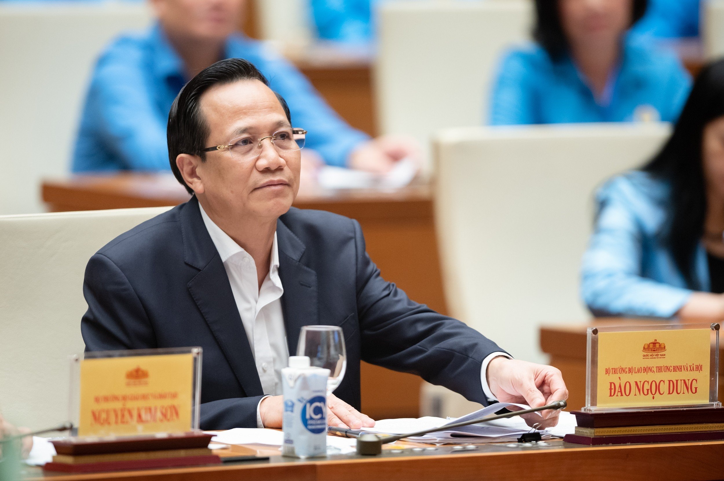 Nữ công nhân không nói lên lời khi đứng trên Hội trường Diên Hồng - 5 Nữ công nhân không nói lên lời khi đứng trên Hội trường Diên Hồng - 5