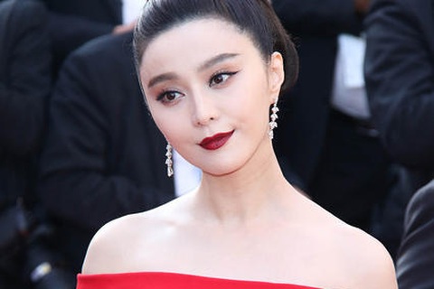 Vai trần trễ nải, Phạm Băng Băng đọ sắc cùng dàn siêu mẫu