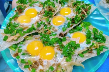 Bánh tráng kẹp - món ăn vặt ngon nức tiếng của xứ Đà thành