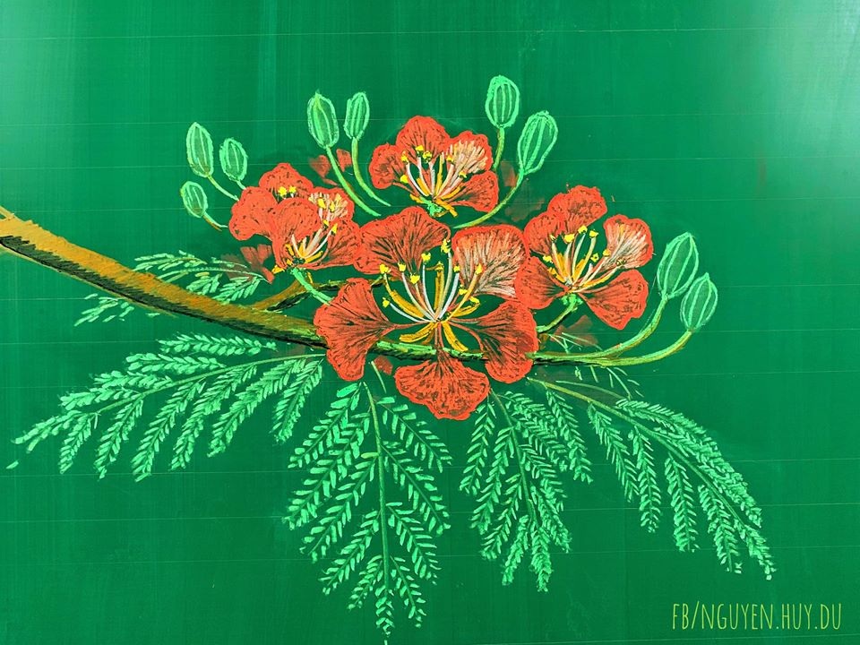 Thầy giáo vẽ hoa phượng lên bảng khiến người xem trầm trồ, ngưỡng mộ - 7 Thầy giáo vẽ hoa phượng lên bảng khiến người xem trầm trồ, ngưỡng mộ - 7