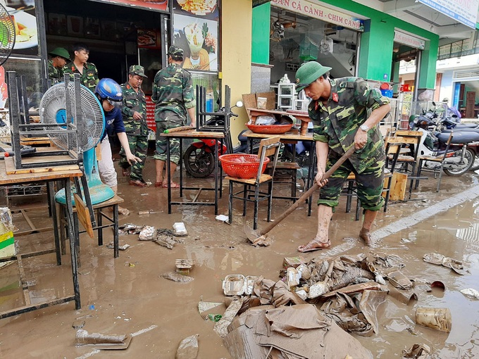 Phú Yên: Khẩn trương giúp dân khắc phục thiệt hại, ổn định cuộc sống - Ảnh 2. Phú Yên: Khẩn trương giúp dân khắc phục thiệt hại, ổn định cuộc sống - Ảnh 2.