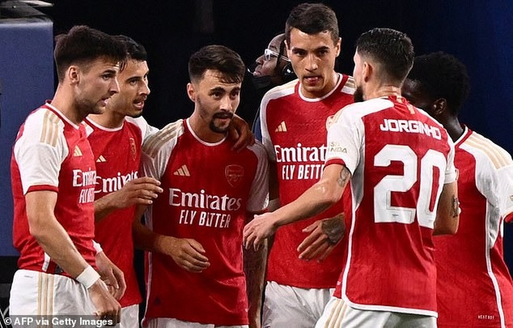 Arsenal ngược dòng hạ Barcelona trong trận cầu có 8 bàn thắng - 6 Arsenal ngược dòng hạ Barcelona trong trận cầu có 8 bàn thắng - 6