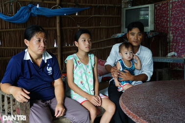Bán hết, cầm cố hết mọi thứ, cha mẹ nghèo vẫn không đủ tiền cứu con