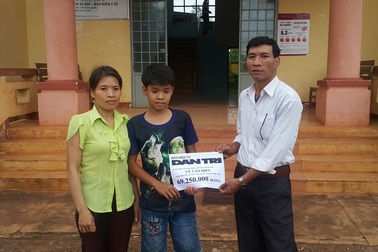 Bạn đọc giúp bé trai mắc bệnh ung thư hiếm gặp hơn 69 triệu đồng