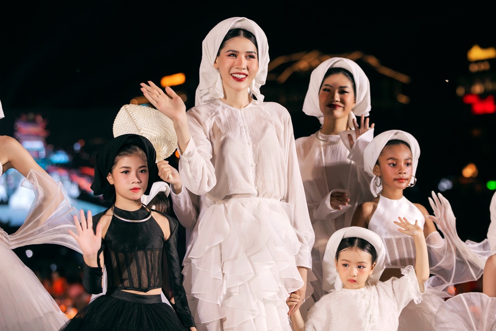 Mẫu nhí Linh Đan cá tính với trang phục đậm chất văn hóa dân gian - 4 Mẫu nhí Linh Đan cá tính với trang phục đậm chất văn hóa dân gian - 4
