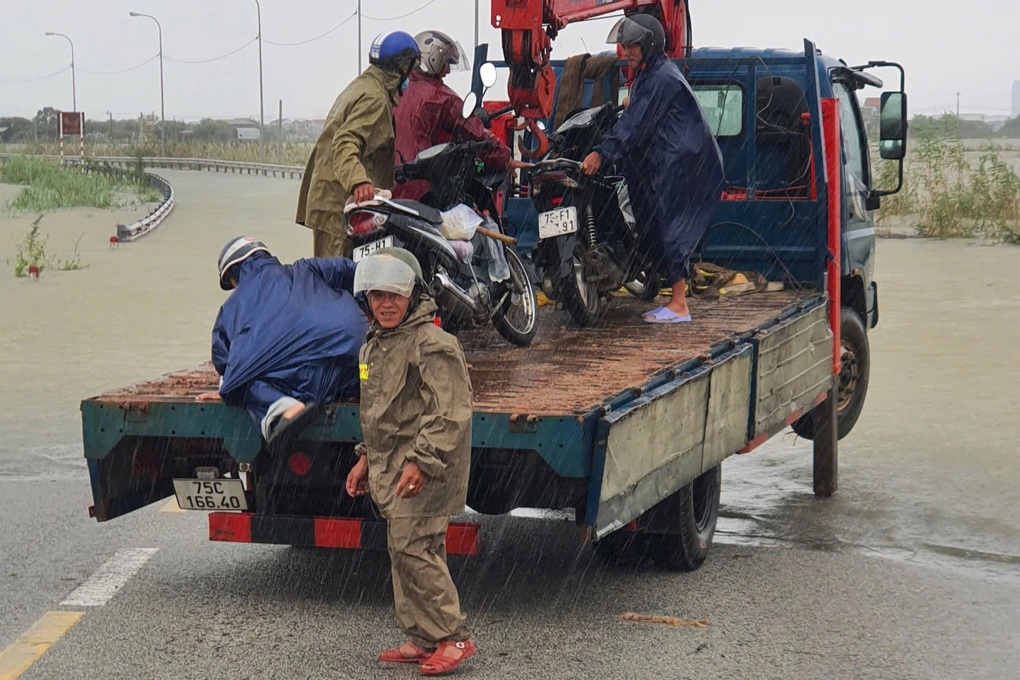 Mở cửa khách sạn, biệt thự đón sinh viên, người dân tránh bão Fengshen - 2 Mở cửa khách sạn, biệt thự đón sinh viên, người dân tránh bão Fengshen - 2
