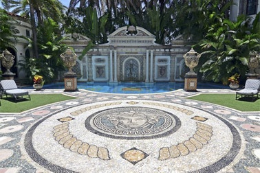 Vẻ lung linh của biệt thự “đại hạ giá” còn 880 tỷ đồng