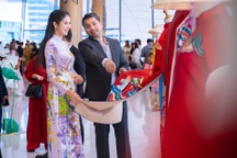 Ngọc Hân được bạn bè quốc tế khen ngợi với triển lãm áo dài tại Dubai