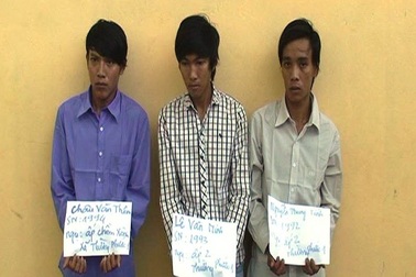 Dùng dây điện giăng ngang đường chặn xe cướp tài sản