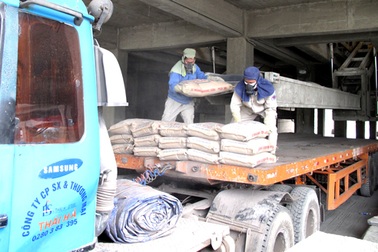 Vận chuyển xi măng, VICEM chọn nhầm giá đắt?