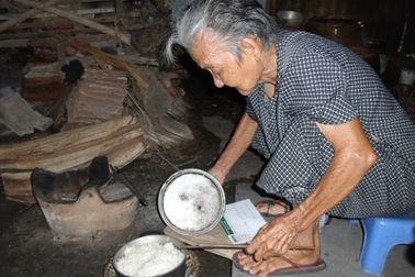 Cụ bà “thèm chết” và tấm Huy chương kháng chiến “để treo”