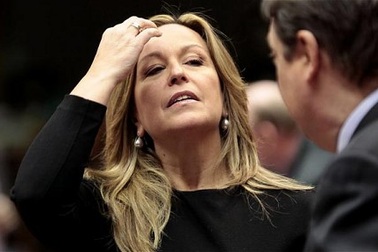 Nga, Tây Ban Nha “ăn miếng trả miếng” nhau