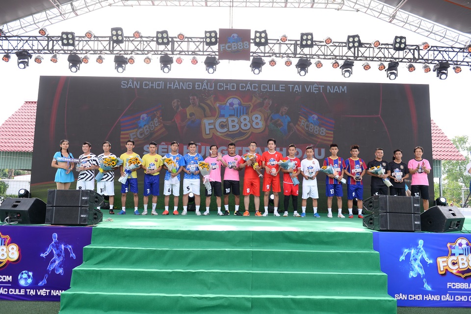 Siêu hùng tranh đấu mang bất ngờ tới miền Tây - 2 Siêu hùng tranh đấu mang bất ngờ tới miền Tây - 2