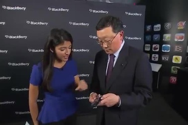 Video CEO BlackBerry “khoe” chiếc smartphone chạy Android của hãng