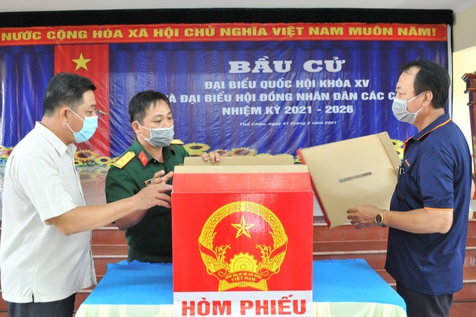 Xã đảo cách đất liền 200 km sẵn sàng cho Ngày hội toàn dân - 11 Xã đảo cách đất liền 200 km sẵn sàng cho Ngày hội toàn dân - 11