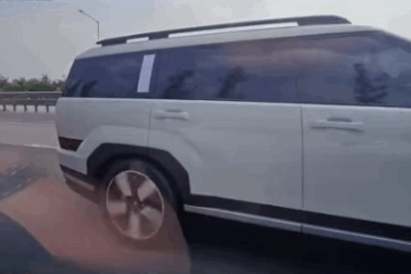 Hyundai Santa Fe 2024 băng băng lướt phố, đã chốt ngày ra mắt chính thức