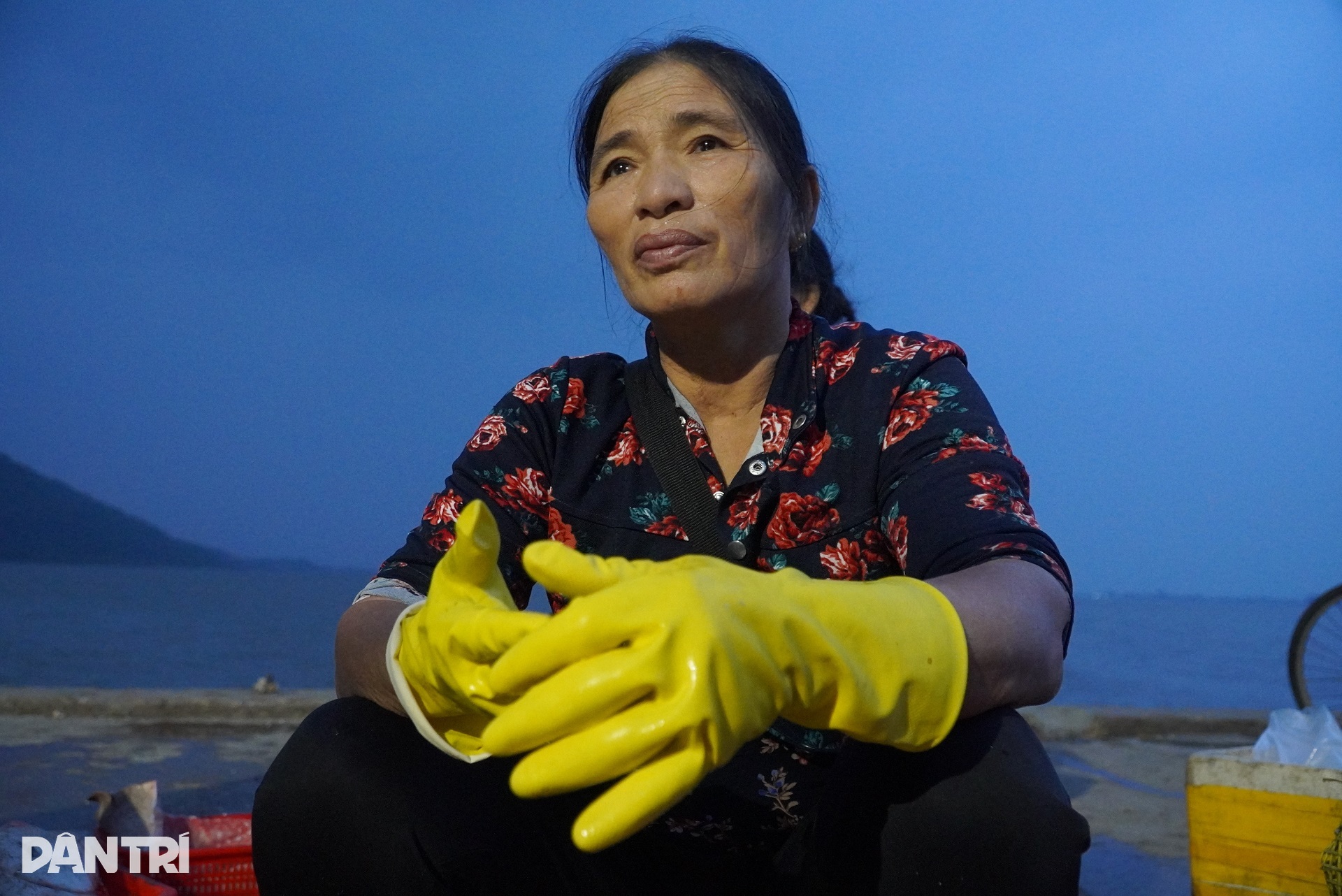 Cảnh buôn bán trước khi bão Nesat đổ bộ tại cảng cá lớn nhất Hà Tĩnh - 7 Cảnh buôn bán trước khi bão Nesat đổ bộ tại cảng cá lớn nhất Hà Tĩnh - 7