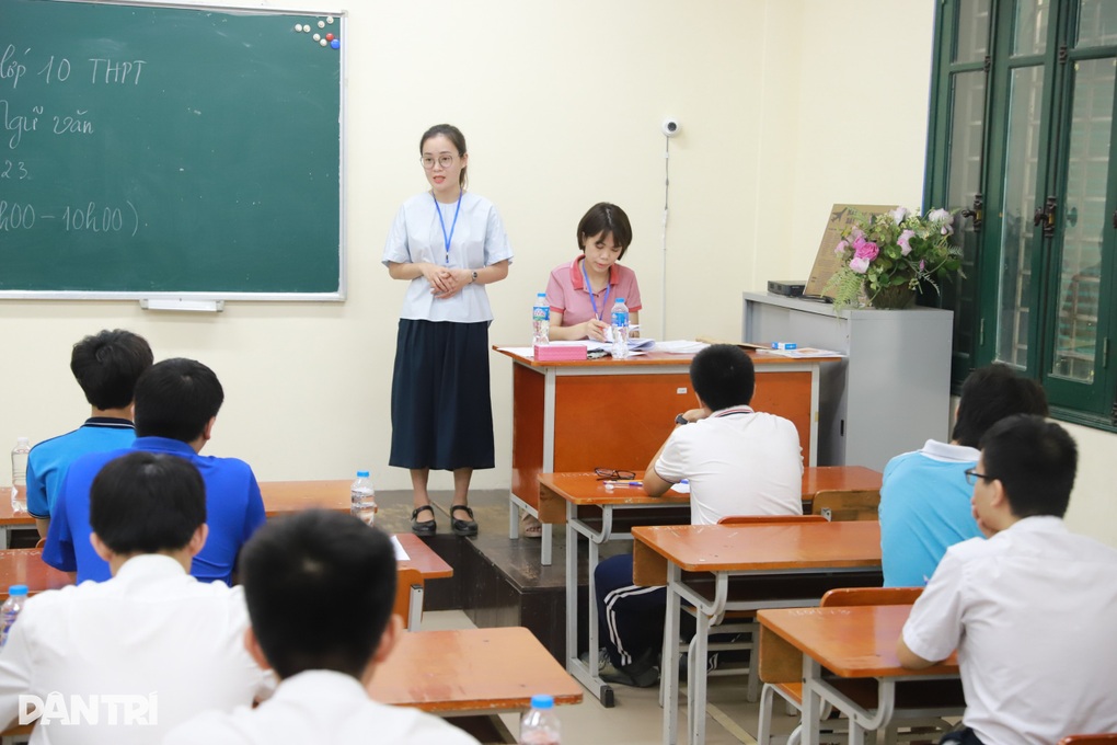 Sáng nay, thí sinh thi vào lớp 10 tại Hà Nội làm bài môn ngữ văn - 6 Sáng nay, thí sinh thi vào lớp 10 tại Hà Nội làm bài môn ngữ văn - 6