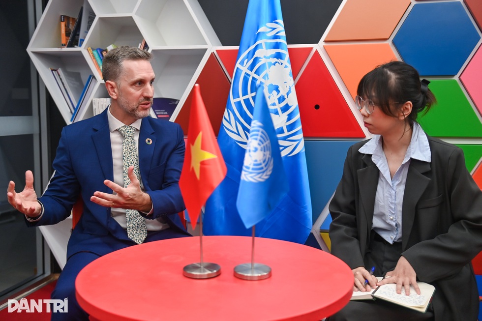 Trưởng Đại diện UNFPA: “Người trẻ không ngại sinh, họ mắc kẹt bởi rào cản - 11 Trưởng Đại diện UNFPA: “Người trẻ không ngại sinh, họ mắc kẹt bởi rào cản - 11