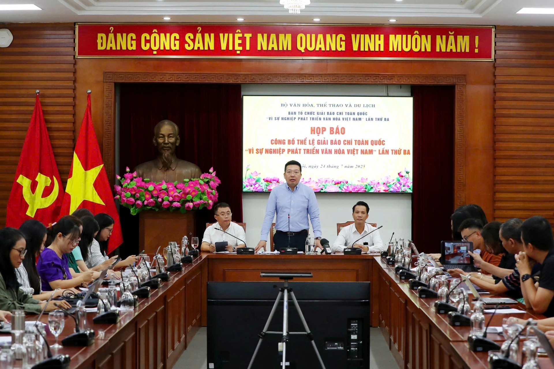 Giải báo chí phát triển văn hoá Việt Nam không chấp nhận tác phẩm AI - 2
