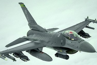 "Ông già Noel" lái chiến đấu cơ không kích IS