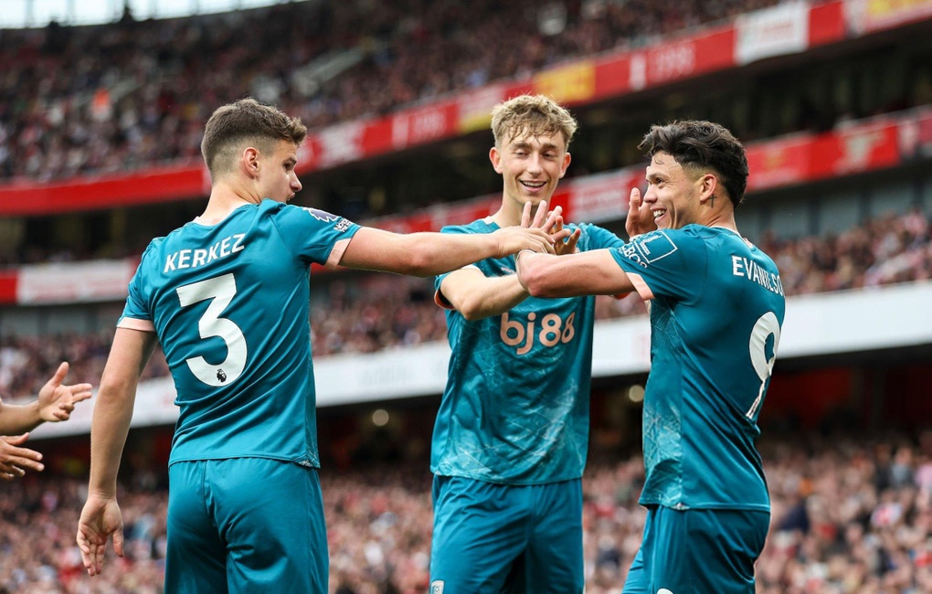 Arsenal lung lay vị trí thứ hai Premier League - 2 Arsenal lung lay vị trí thứ hai Premier League - 2