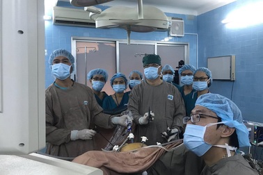 Lần đầu tiên phẫu thuật nội soi điều trị ung thư âm đạo “3 trong 1”